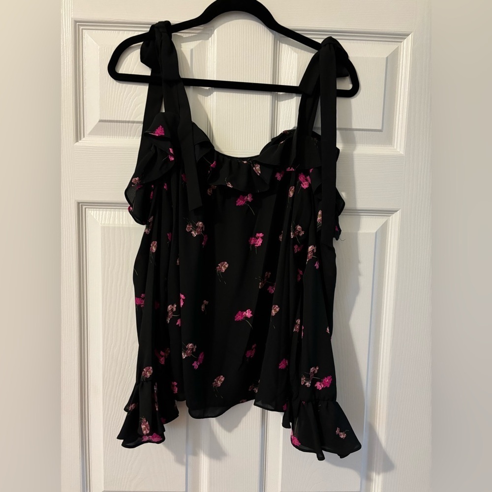 CECE long sleeve cold shoulder black with floral print blouse. L - Picture 3 of 5
